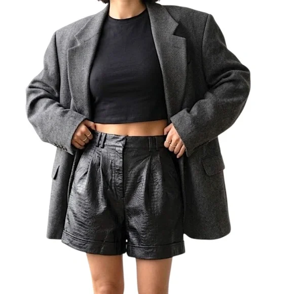 Dynamite black faux leather croc embossed high rise pleated dressy shorts M - Picture 2 of 13